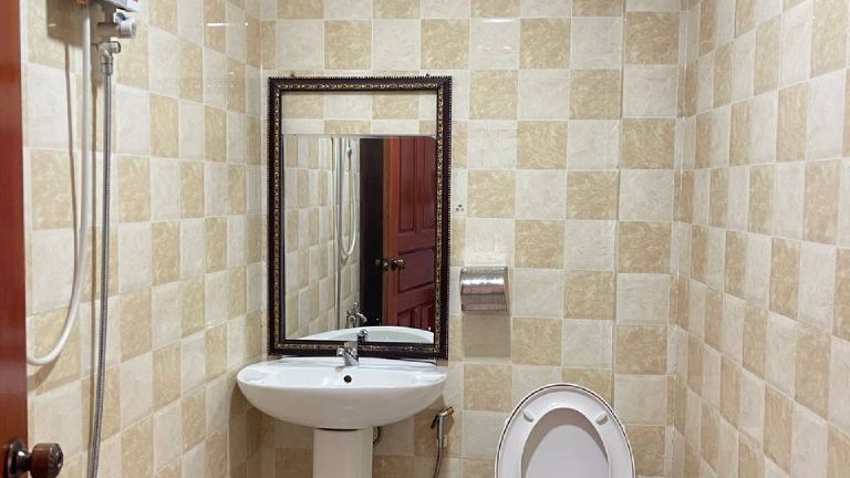 Twin Room with Shared Balcony image 6